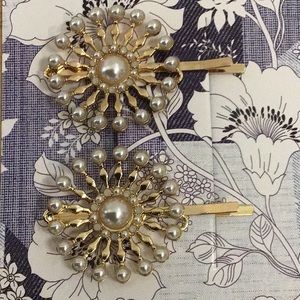 Pretty Goldtone Hairpins